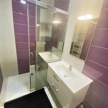 V4 - Chambre Double - 5 Minutes Du Luxembourg Homestay *