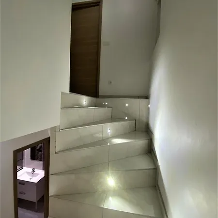 V4 - Chambre Double - 5 Minutes Du Luxembourg Homestay