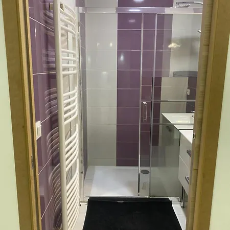 Homestay V4 - Chambre Double - 5 Minutes Du Luxembourg