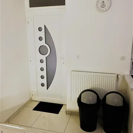 V4 - Chambre Double - 5 Minutes Du Luxembourg Homestay *